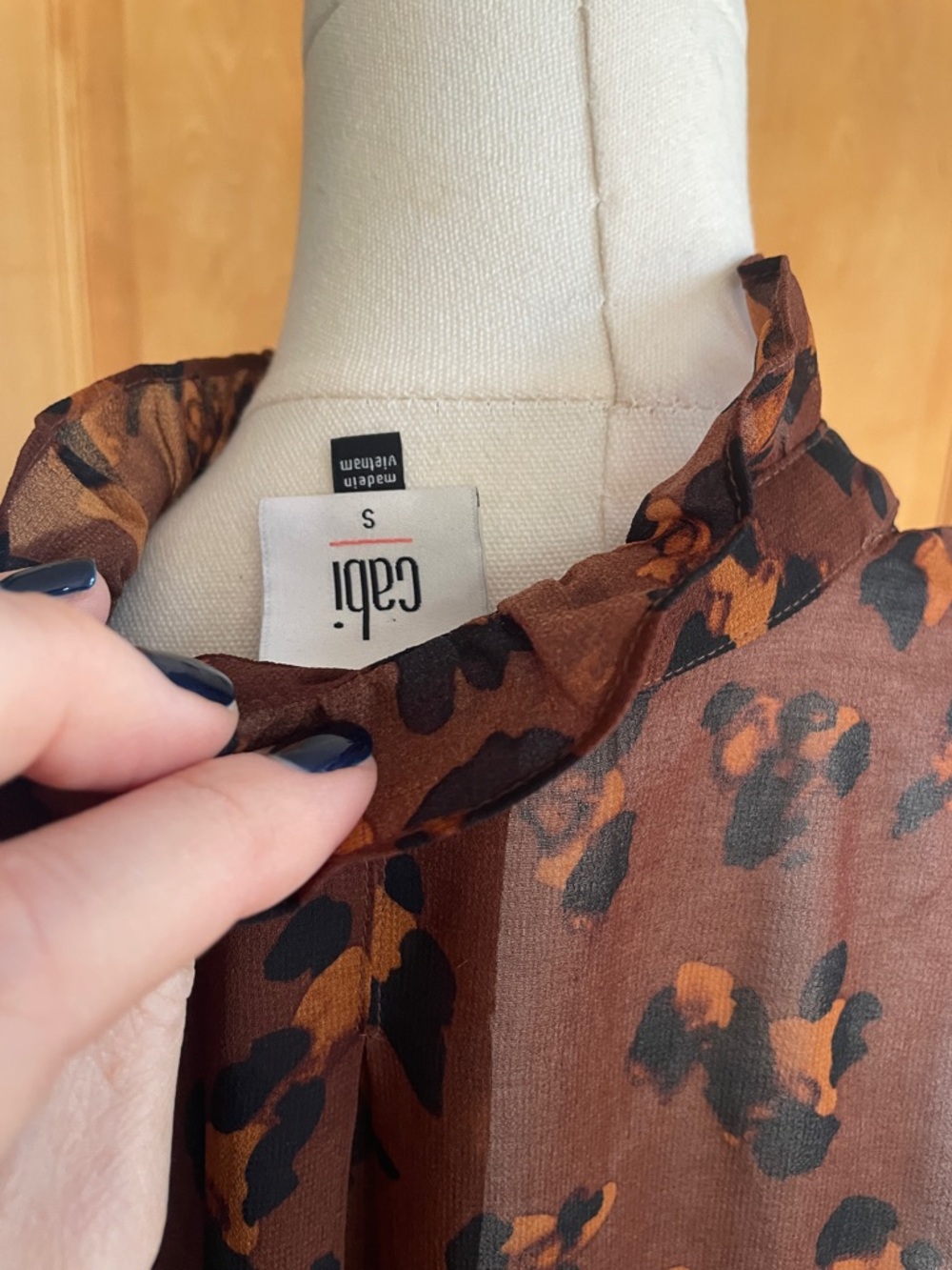 Cabi Gorgeous Semi Sheer Brown Animal Print Ruffle Neck Blouse Small - Picture 15 of 15